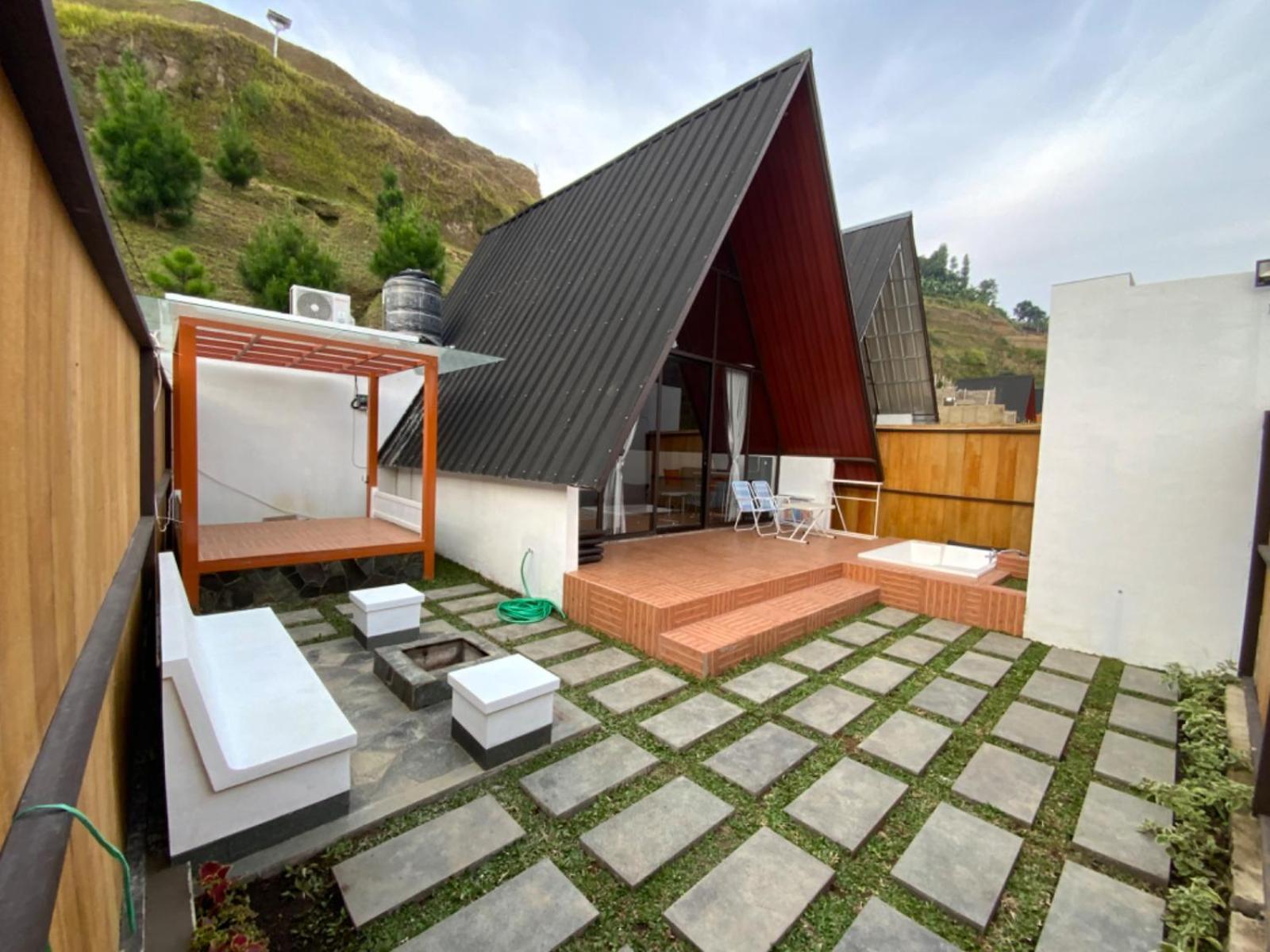 Himalaya 2 - Private Triangle Lodge *